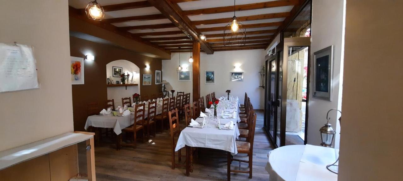 Hotel Restaurant Le Saint Clement Buitenkant foto