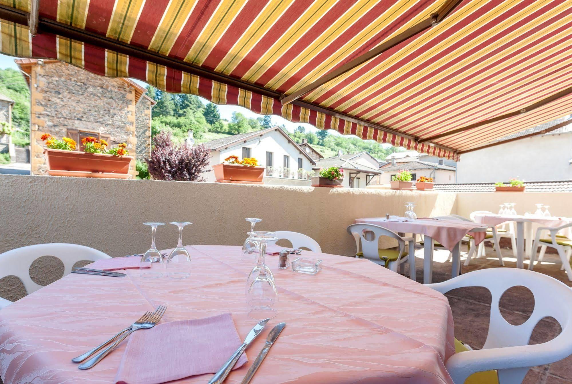 Hotel Restaurant Le Saint Clement Buitenkant foto