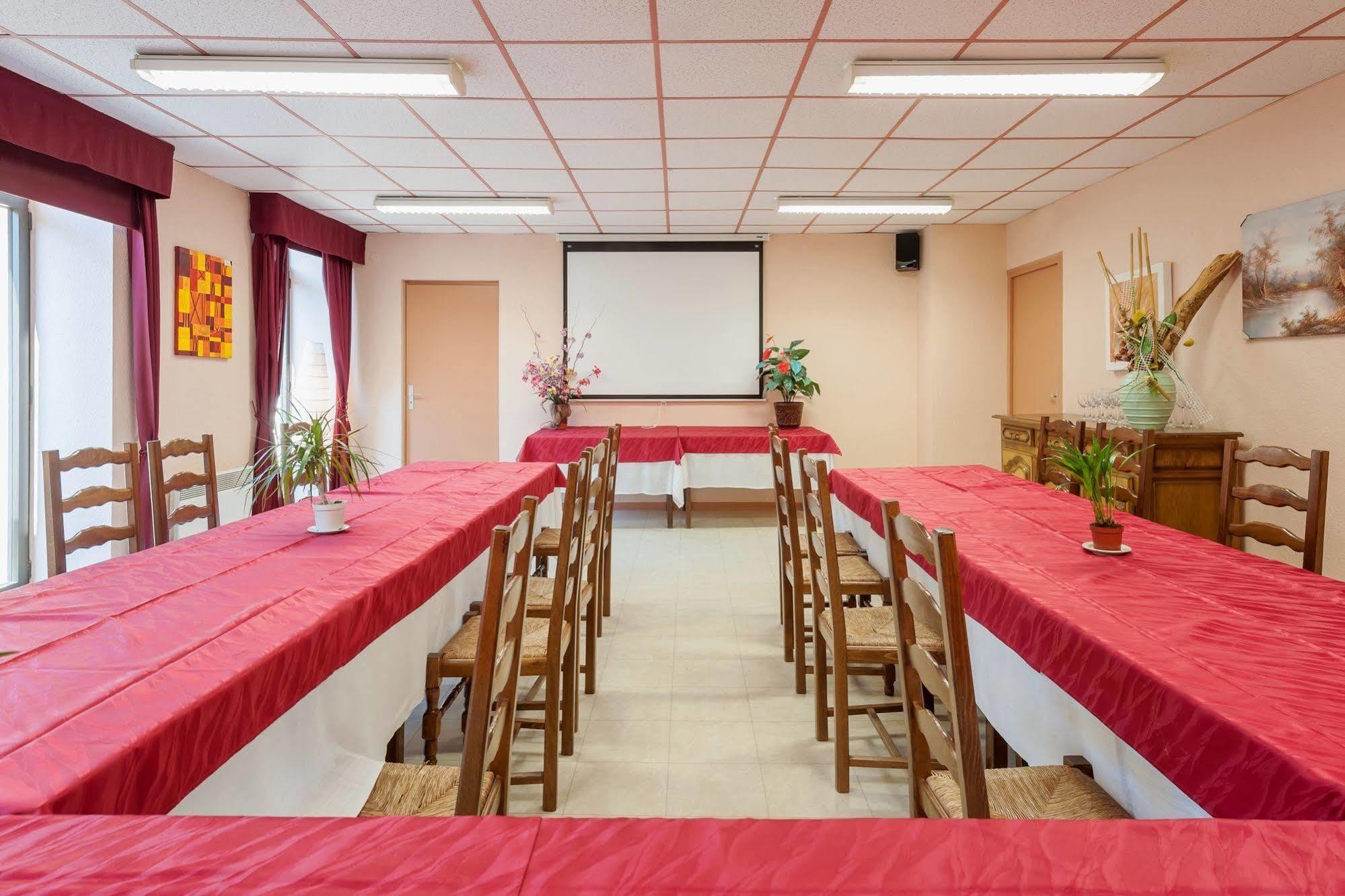 Hotel Restaurant Le Saint Clement Buitenkant foto